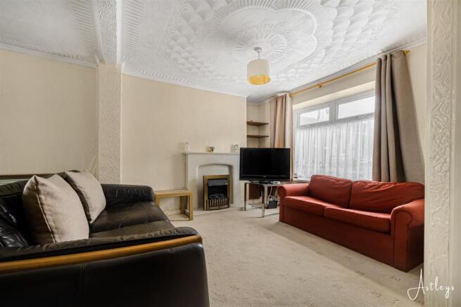 Lounge/Dining Room