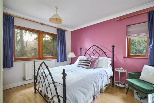 6 bed Detached for sale Image 10