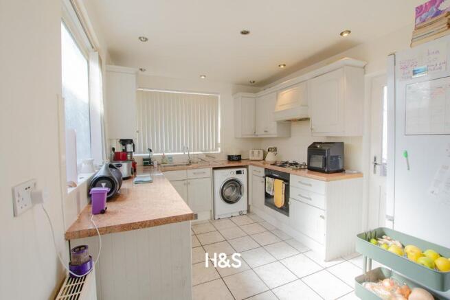 54 Parkdale - Kitchen.jpg