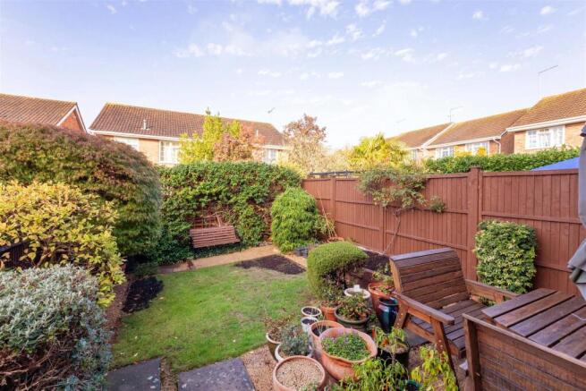 Grafton Close, Maidenhead photo 2