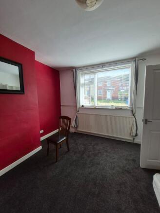3 bed Flat to rent Image 2