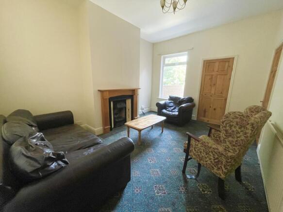 3 bed Terraced to rent Image 5