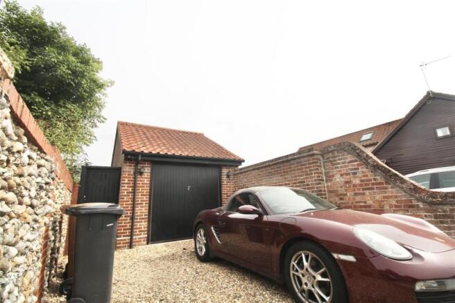 Single Garage /