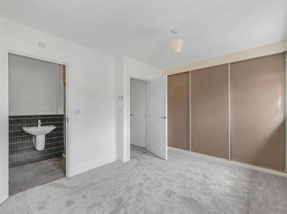 4 bed Semi-Detached for sale Image 12