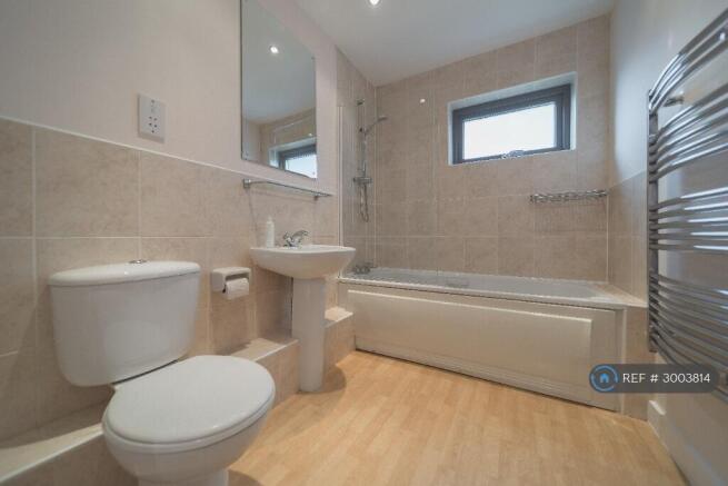 2 bed Flat to rent Image 12