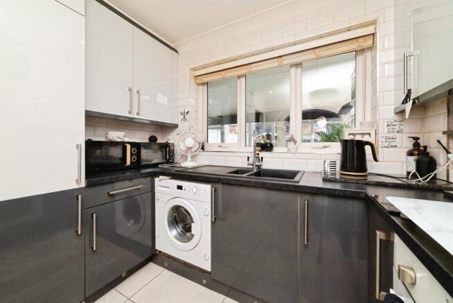 2 bed Semi-Detached for sale Image 7