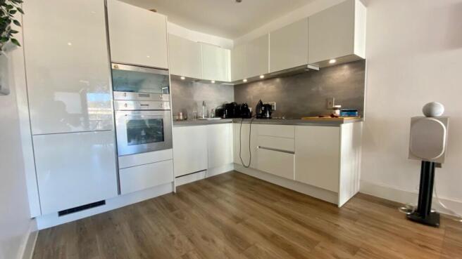 Bayscape kitchen (2)
