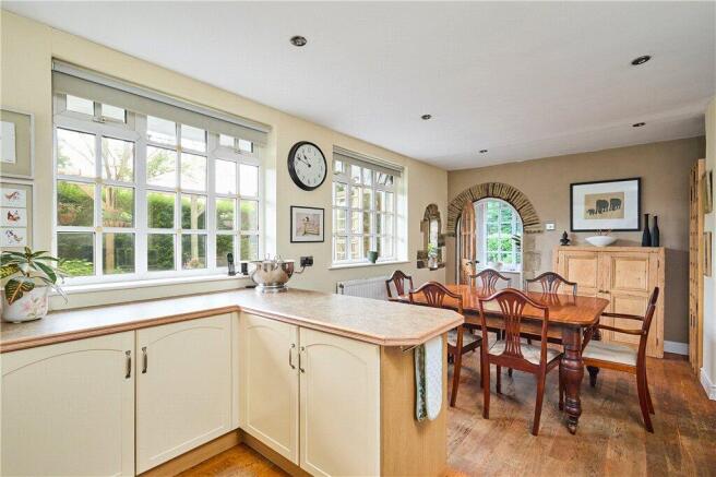 4 bed Detached for sale Image 4