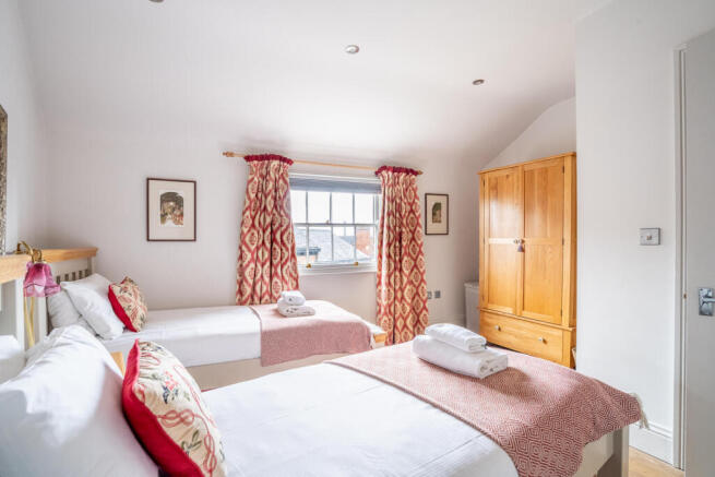 2 bed Apartment for sale Image 12