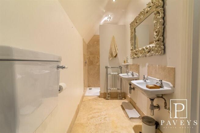 EN-SUITE TO MASTER BEDROOM