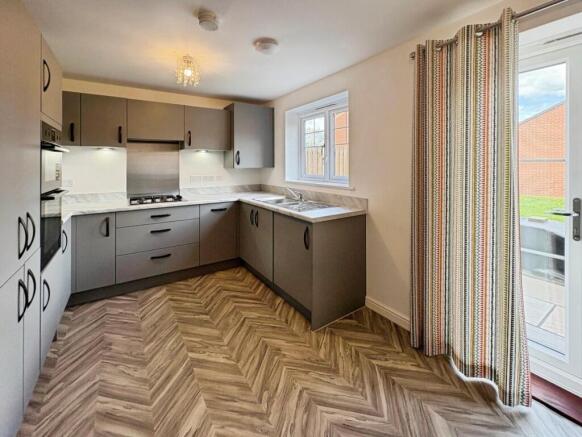 3 bed Semi-Detached for sale Image 7