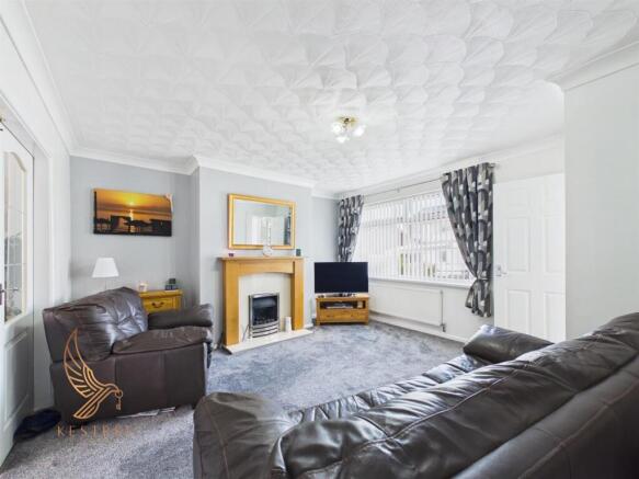 3 bed Semi-Detached for sale Image 3