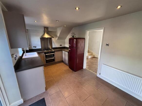 3 bed Terraced to rent Image 5