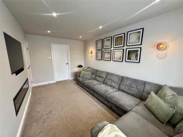 4 bed Detached for sale Image 6
