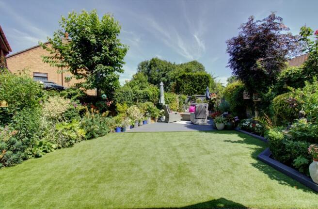 Garden Wordsworth Drive - Matt Clinton EweMove Ken