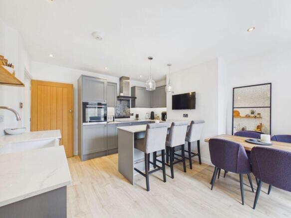 3 bed Semi-Detached for sale Image 4