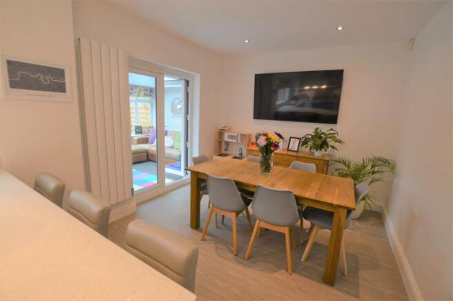 Open plan kitchen/dining room