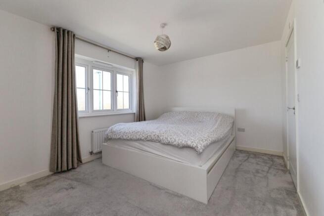 5 bed Detached for sale Image 12