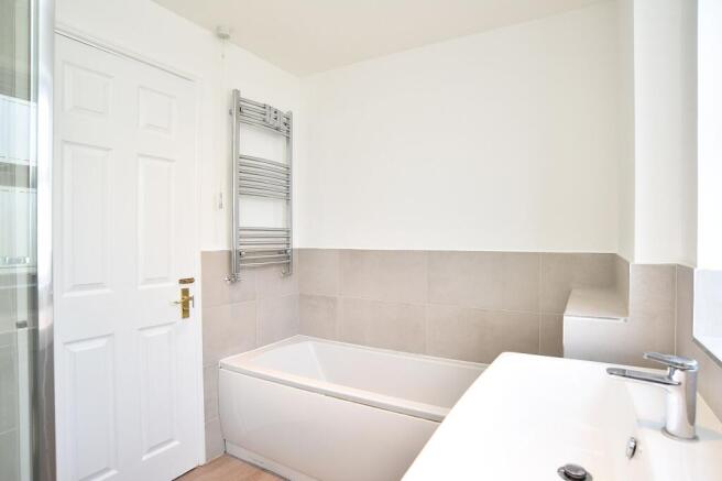 4 bed Detached for sale Image 11