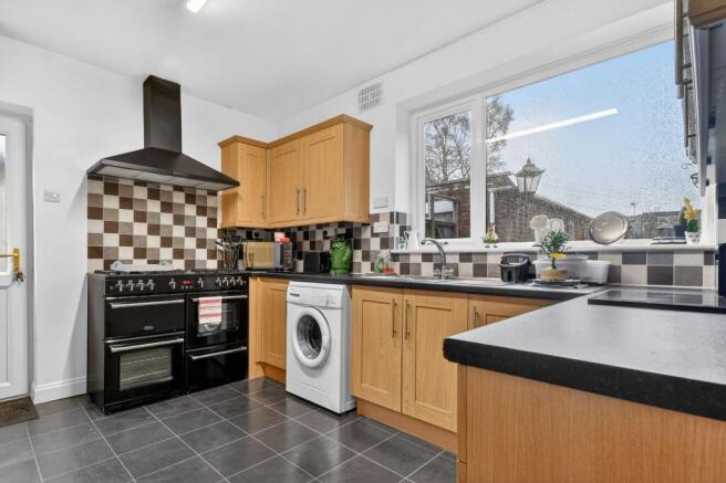 5 bed Detached Bungalow for sale Image 5
