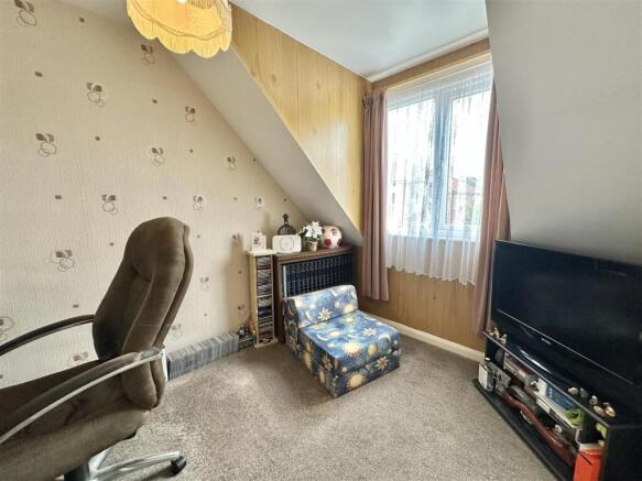 5 bed Semi-Detached for sale Image 8