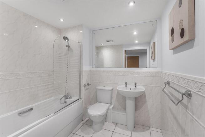 2 bed Apartment to rent Image 12