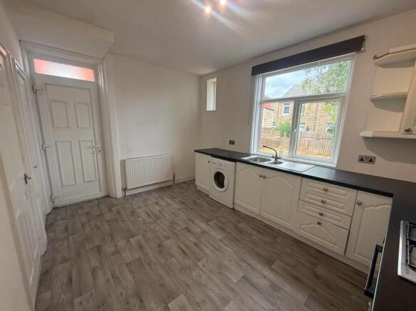 2 bed House to rent Image 12