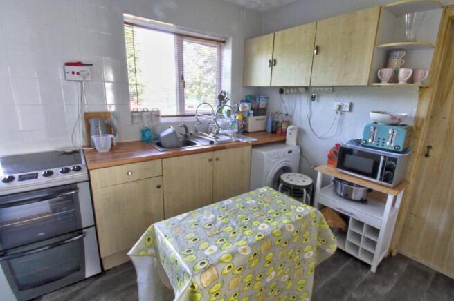 KITCHEN (R)