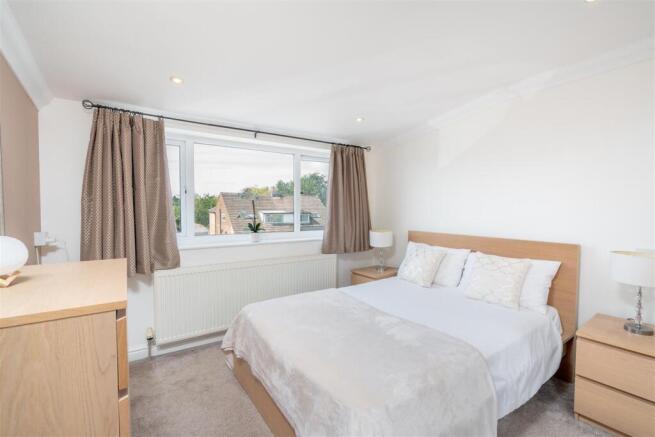 3 bed Semi-Detached for sale Image 8