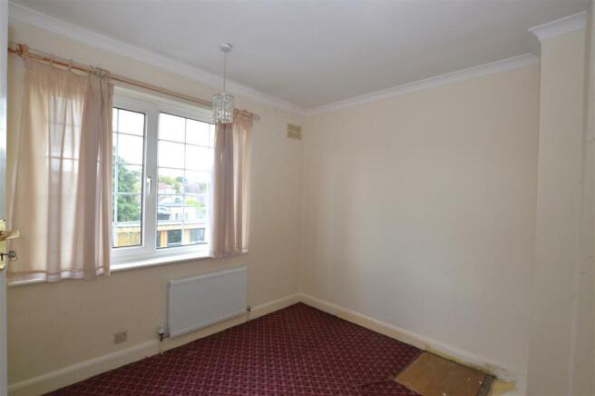 1 Villiers Avenue bed 2.JPG