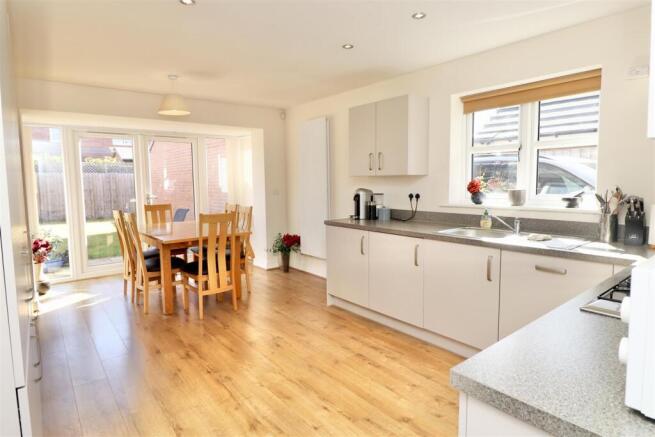 3 bed Detached Bungalow for sale Image 4