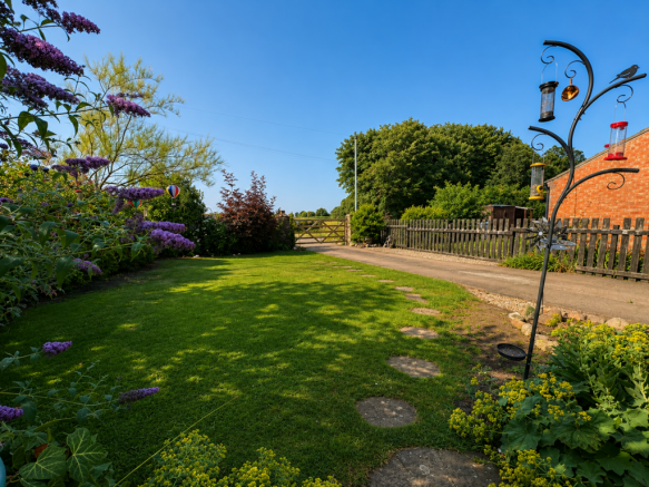 3 bed Semi-Detached for sale Image 11