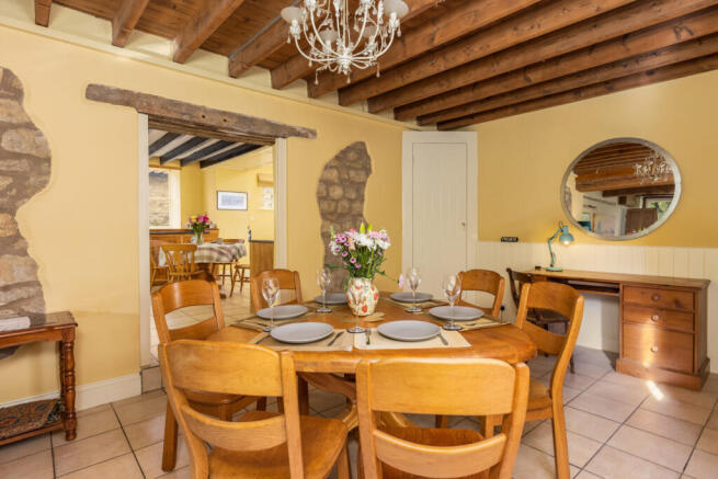 5 bed Semi-Detached for sale Image 7