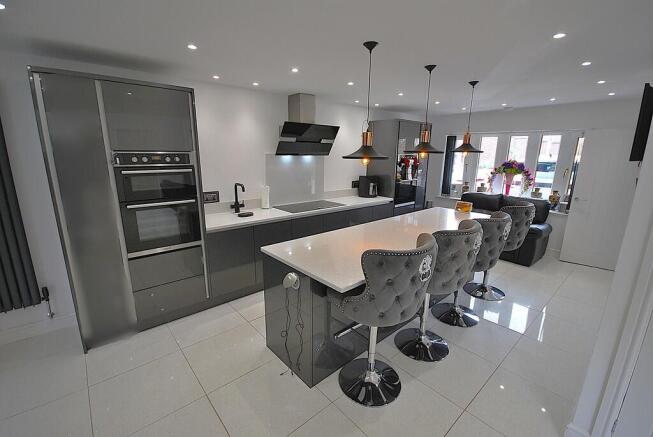 4 bed Detached for sale Image 6