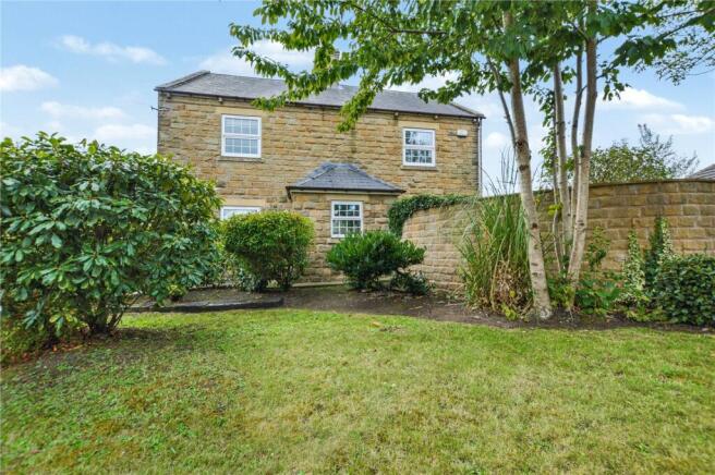 4 bed Detached for sale Image 9