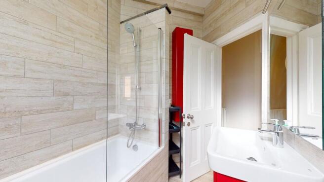A modern bathroom suite featuring a stylish bat...