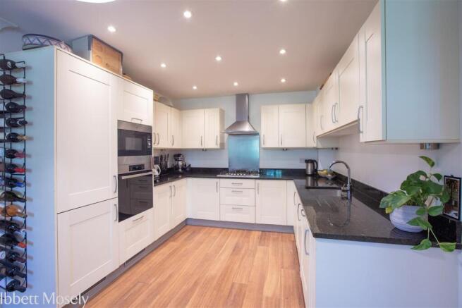 19 Kitchen.jpg