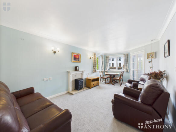 CAM03218G0-PR0679-STILL001