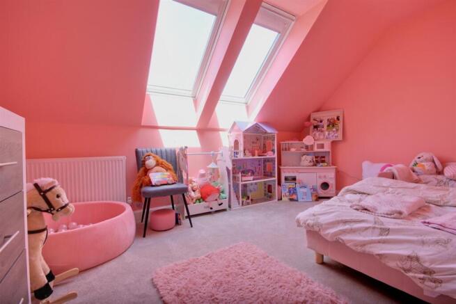 3 bed Town House for sale Image 10