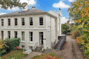 Flat 2, 14 Woodberry Lodge, Sydenham Road North, Cheltenham GL52 6EA