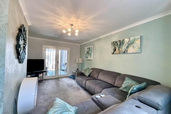 4 bed Semi-Detached for sale Image 4