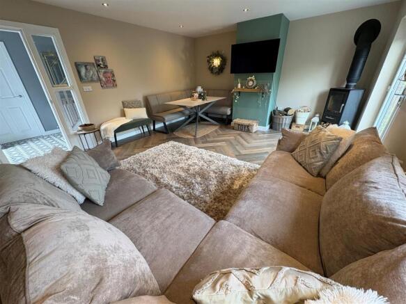 4 bed Detached for sale Image 6