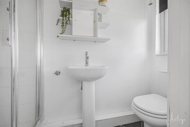 Ensuite shower room
