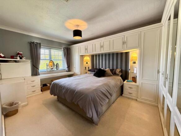 3 bed Detached for sale Image 11