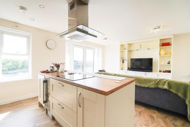 OPEN PLAN LOUNGE/ DINING / KITCHEN