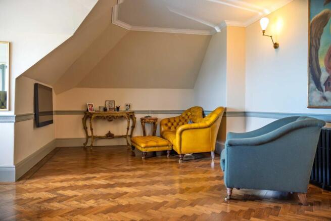 3 bed Apartment for sale Image 4