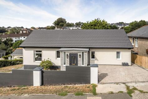 Revel Road, Higher Compton