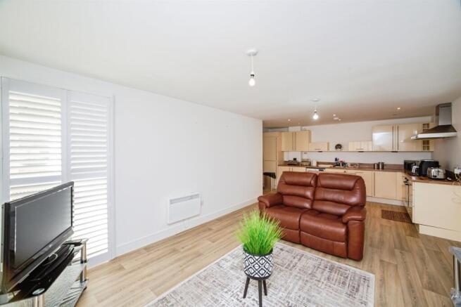 2 bed Apartment for sale Image 4