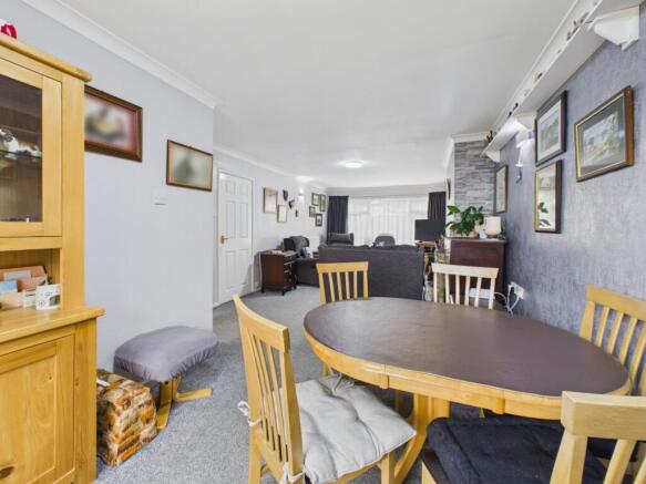 4 bed Semi-Detached Bungalow for sale Image 6