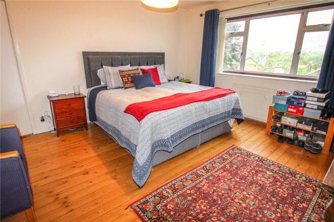 5 bed Detached for sale Image 5